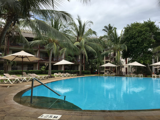Pool nur für Erwachsene